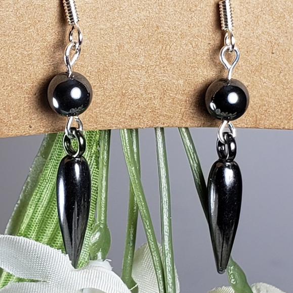 Earrings - Picture 1 of 2